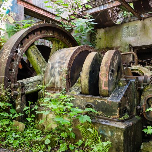 Ancienne usine de fabrication de tourteaux (gâteaux destinés à l'alimentation du bétail) à Epiais-Rhus, village situé dans le Vexin Français (Département du Val d'Oise)
										 
