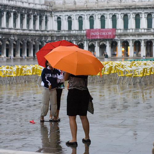 Thiery Burzawa : Place Saint-Marc sous la pluie (Venise)