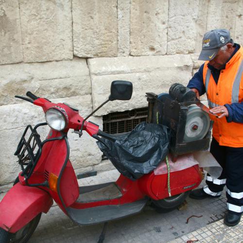 Bernard DELBOUIS : Le remouleur de Catane (Sicile)