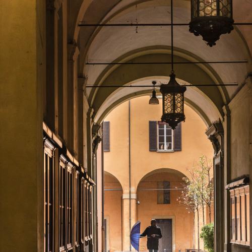 Dominique POTEVIN - L'homme au parapluie (Bologne - Italie)