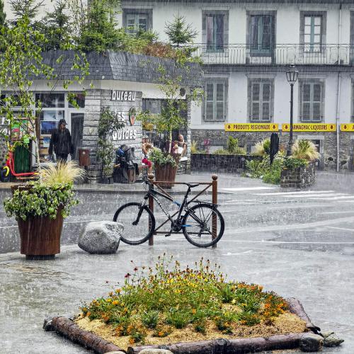 Dominique POTEVIN - Tous à l'abri (Luz-Saint-Sauveur - Hautes-Pyrénées)