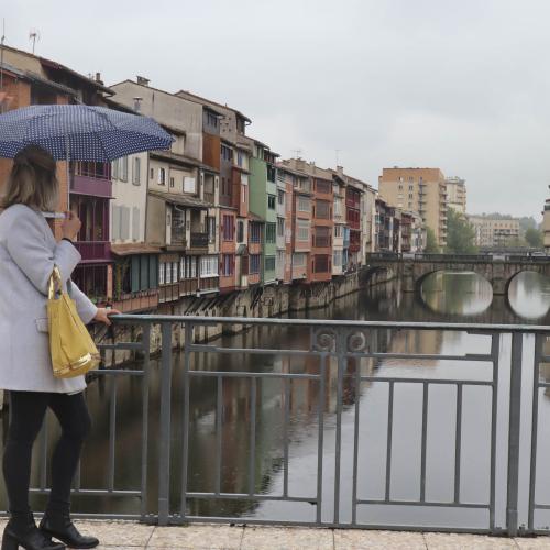 Françoise MONTAUD - Maisons sur l 'Agout sous la pluie - 1 (Castres - Tarn)