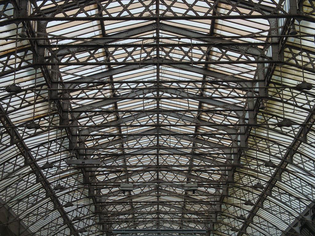 Charpente métallique de la gare de l'Est - Paris